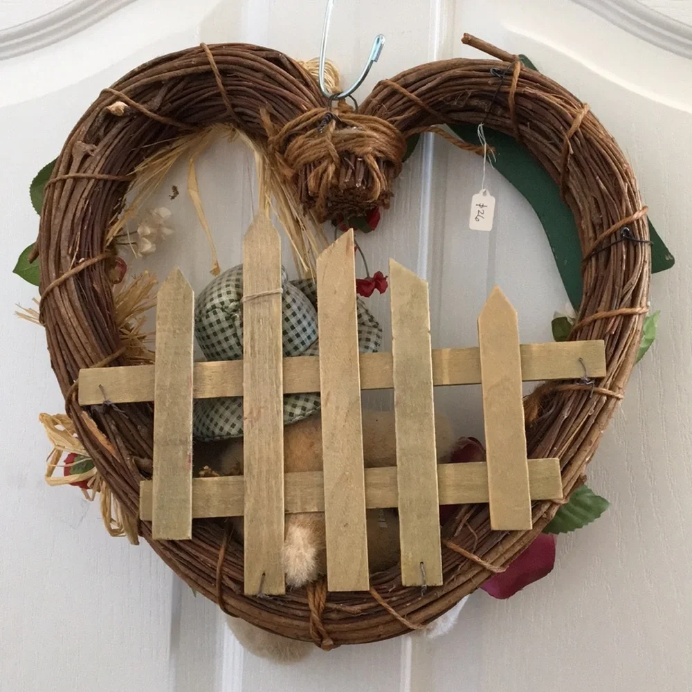 Nwt Heart-Shaped “Welcome” Wreath w/Waving bear